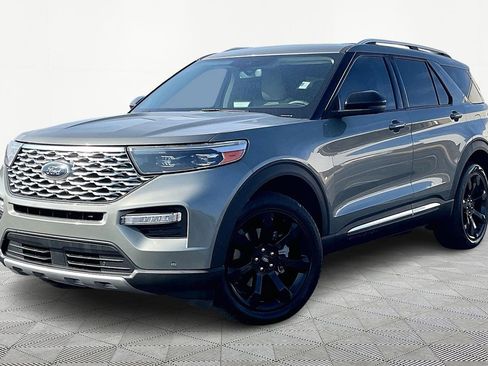 Used 2020 Ford Explorer Platinum w/ Premium Technology Package image 2