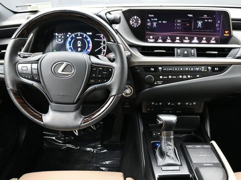 Used 2020 Lexus ES 350 Luxury w/ Accessory Package 2 image 7