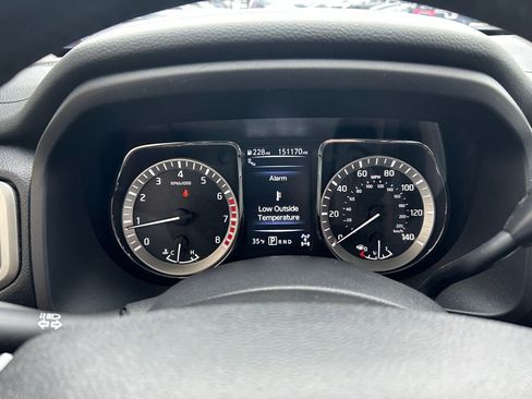 Used 2018 Nissan Titan SV w/ SV Convenience Package image 11