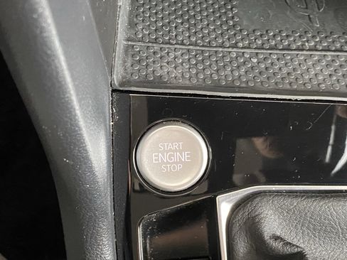 Used 2023 Volkswagen Taos SE w/ Black Wheel Package image 14