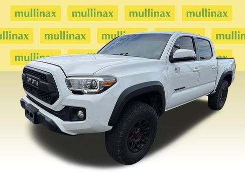 Used 2019 Toyota Tacoma TRD Off-Road w/ Technology Package AWD/4WD image 5