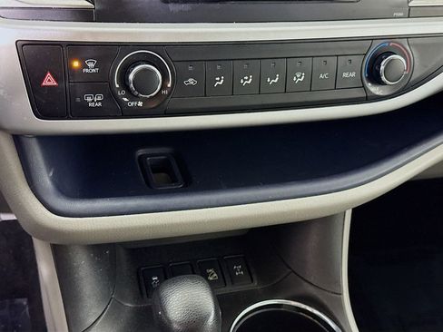 Used 2016 Toyota Highlander LE image 7