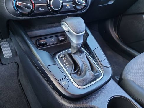 Used 2025 Kia Soul LX w/ LX Technology Package FWD image 22