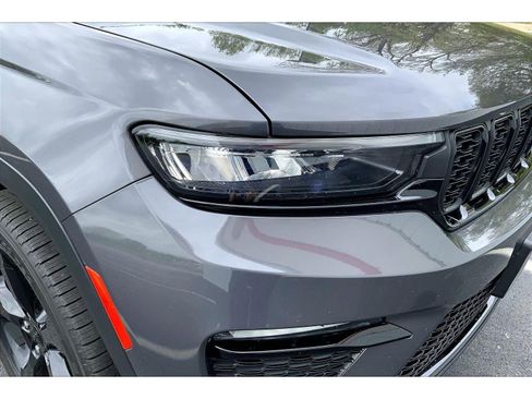 Used 2024 Jeep Grand Cherokee Limited w/ Black Appearance Package image 28