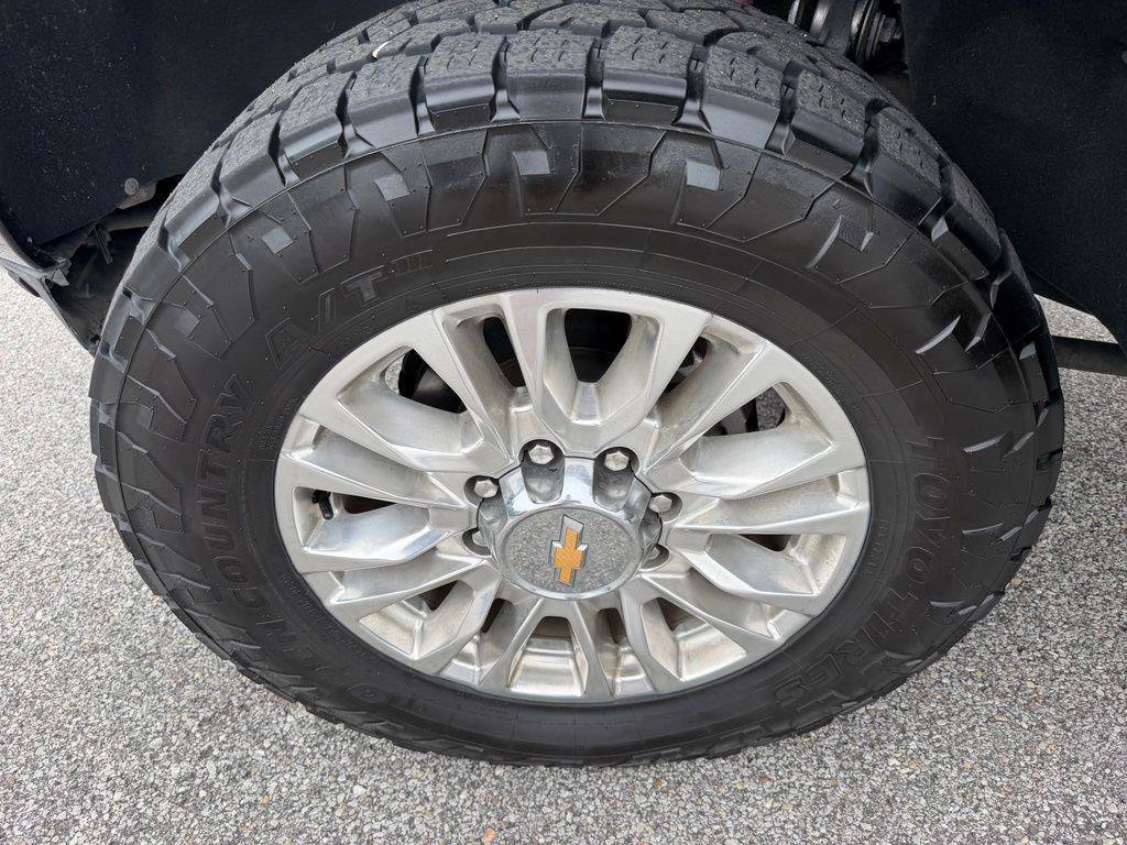 Used 2021 Chevrolet Silverado 2500 High Country w/ Z71 Off-Road Package AWD/4WD image 24