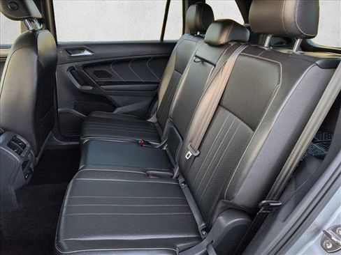 Certified 2022 Volkswagen Tiguan SE R-Line image 19