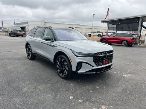 New 2026 Lincoln Nautilus Reserve w/ Jet Appearance Package image 1