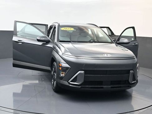 Certified 2025 Hyundai Kona SEL image 23