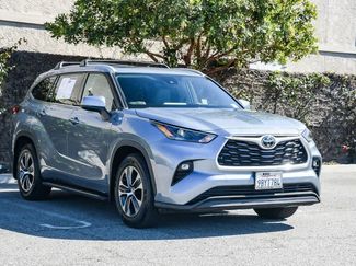 Used 2022 Toyota Highlander XLE video 3