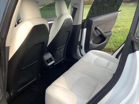 Used 2021 Tesla Model 3 Performance image 23