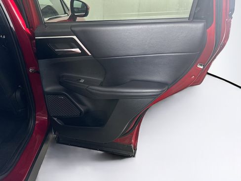 Used 2025 Mitsubishi Outlander SE image 31