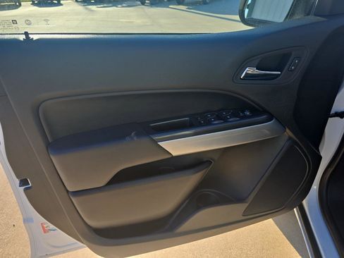 Used 2022 Chevrolet Colorado LT w/ LT Convenience Package AWD/4WD image 16