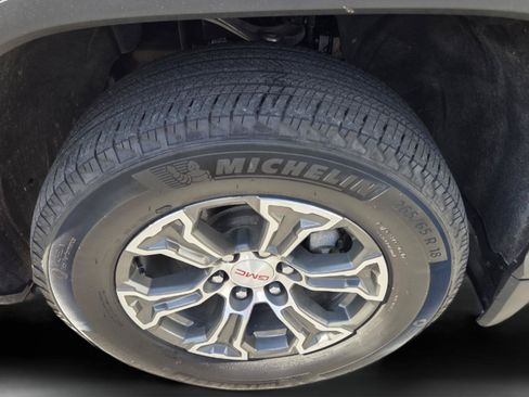 Used 2025 GMC Sierra 1500 SLT AWD/4WD image 9