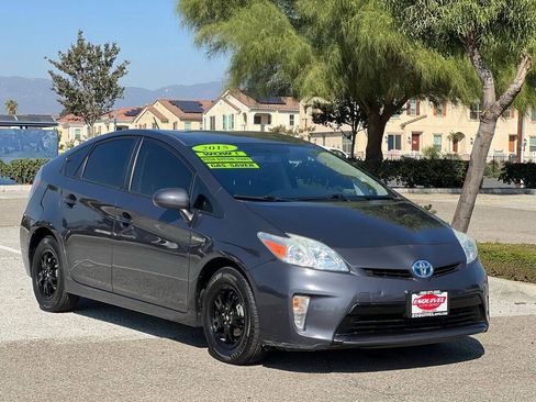 Used 2015 Toyota Prius Two FWD image 1