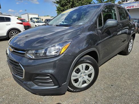 Used 2019 Chevrolet Trax LS FWD image 1