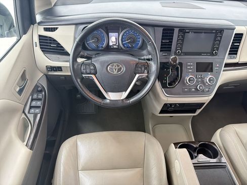 Used 2020 Toyota Sienna XLE w/ XLE Navigation Package AWD/4WD image 4