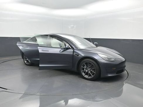 Used 2022 Tesla Model 3 Standard Range RWD image 30