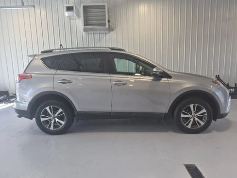 Used 2017 Toyota RAV4 XLE AWD/4WD image 2