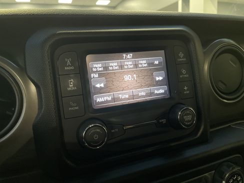 Used 2021 Jeep Wrangler Unlimited Sport AWD/4WD image 23