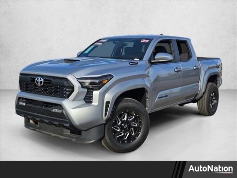 Used 2025 Toyota Tacoma TRD Sport image 1