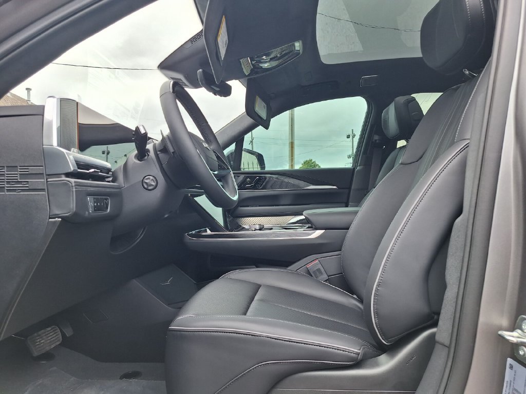 New 2026 Cadillac Escalade IQ Sport 2 w/ LPO, ONYX Package AWD/4WD image 13