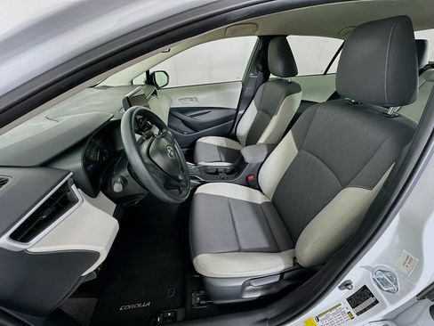 Used 2025 Toyota Corolla LE FWD image 13