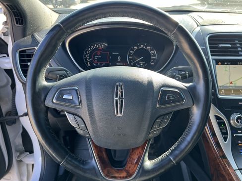 Used 2018 Lincoln MKX Reserve image 23