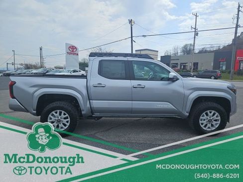 Used 2026 Toyota Tacoma SR5 AWD/4WD image 9