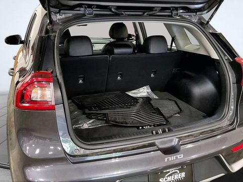 Used 2018 Kia Niro EX w/ Option Group 020 FWD image 31