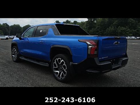 Used 2025 Chevrolet Silverado EV RST AWD/4WD image 8