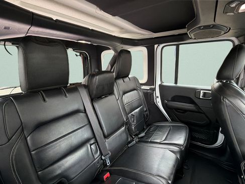 Used 2018 Jeep Wrangler Unlimited Sahara w/ Dual Top Group AWD/4WD image 28