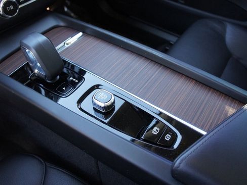 Certified 2024 Volvo XC60 B5 Plus w/ Climate Package image 19