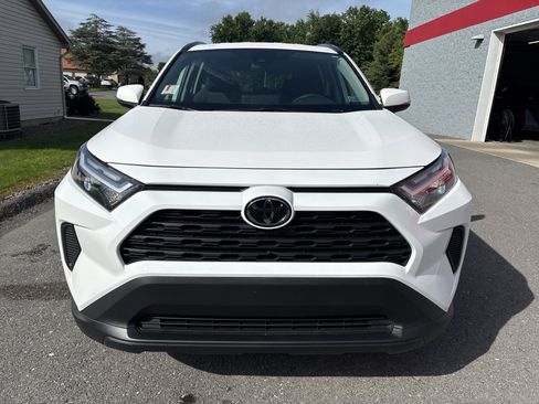 Used 2025 Toyota RAV4 XLE AWD/4WD image 9
