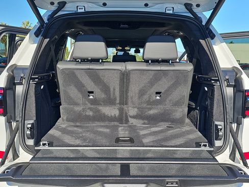 Used 2025 BMW X7 M60i image 13