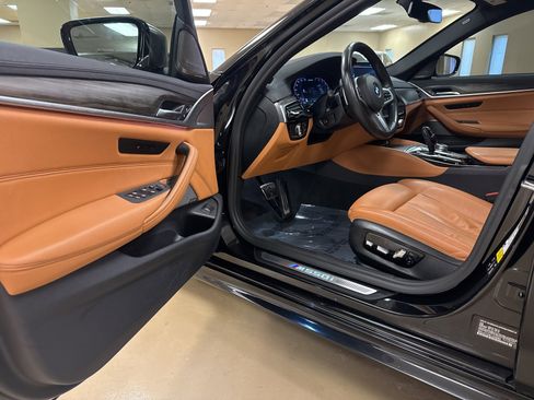 Used 2020 BMW M550i xDrive M550i xDrive w/ Executive Package image 14