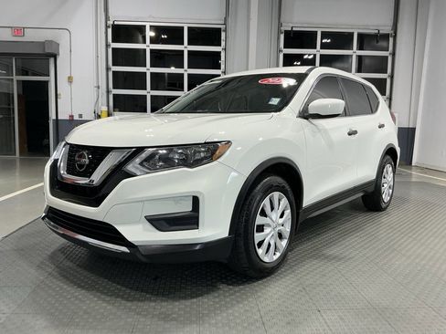 Used 2020 Nissan Rogue S image 2