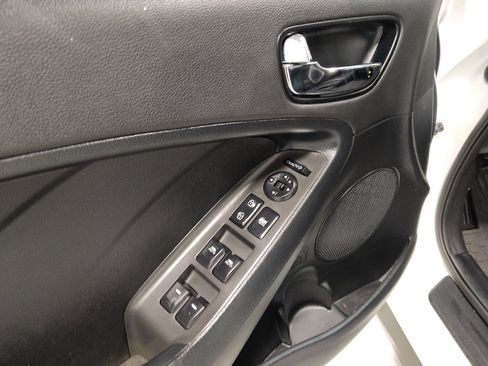 Used 2017 Kia Forte EX image 27