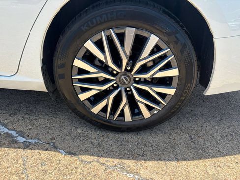 Used 2025 Nissan Altima 2.5 SV FWD image 30