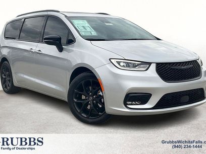 New 2026 Chrysler Pacifica Limited w/ S Appearance Package