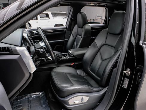 Used 2016 Porsche Cayenne AWD/4WD image 30
