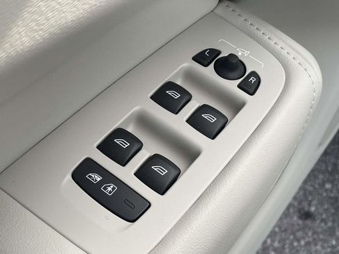 New 2026 Volvo XC60 B5 Ultra w/ Protection Package Premier image 6