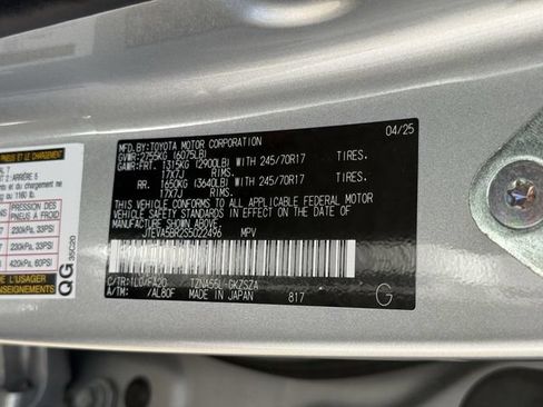 Used 2025 Toyota 4Runner SR5 AWD/4WD image 34