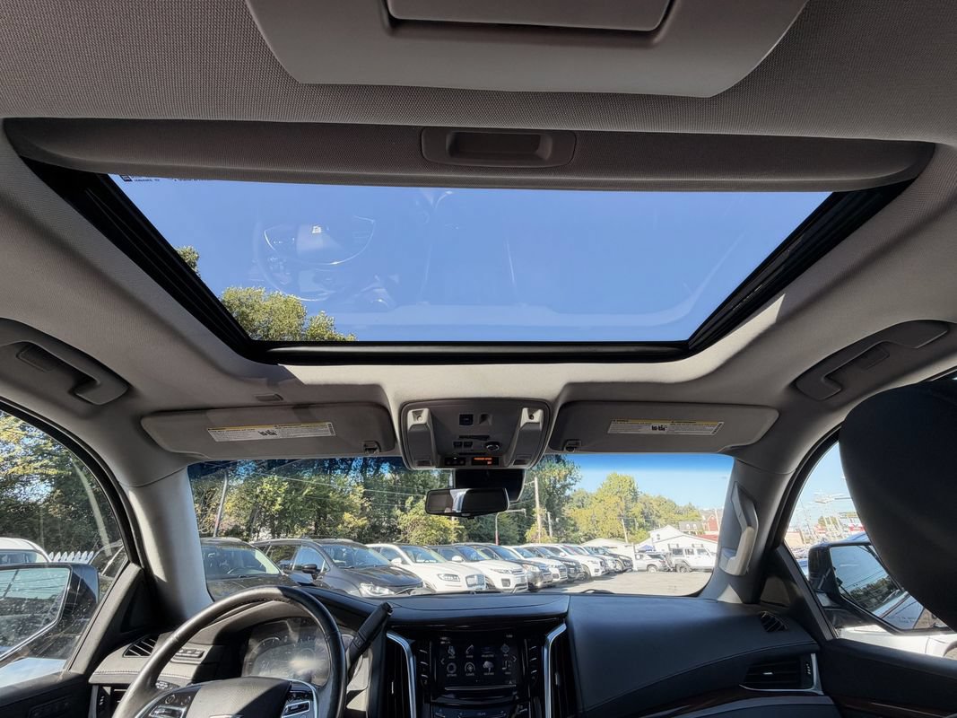 Used 2019 Cadillac Escalade Luxury AWD/4WD image 24