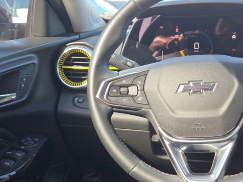 Used 2024 Chevrolet Trax ACTIV w/ Sunroof Package FWD image 19