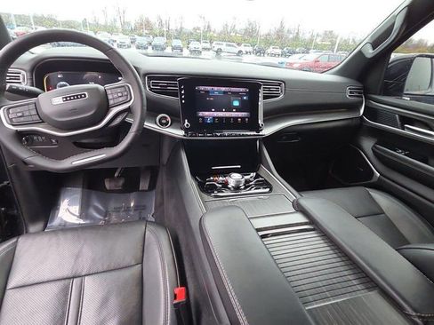 Used 2023 Jeep Wagoneer Series III w/ Preferred Equipment Group image 14