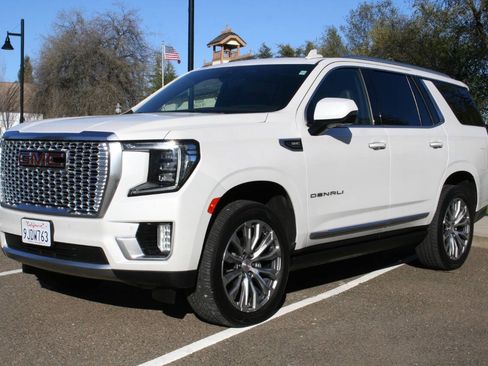 Used 2021 GMC Yukon Denali w/ Denali Premium Package AWD/4WD image 4