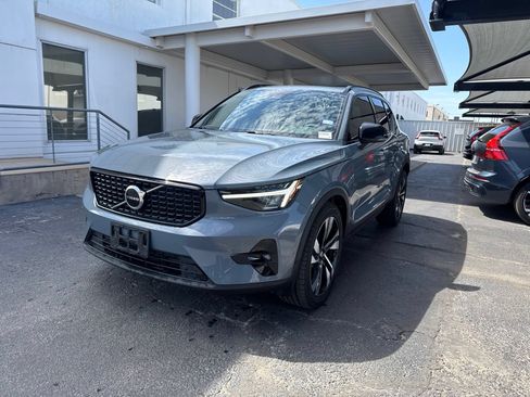 Used 2023 Volvo XC40 B5 Plus w/ Climate Package AWD/4WD image 1
