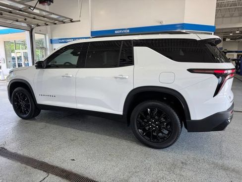 Used 2025 Chevrolet Traverse LT w/ Midnight/Sport Edition AWD/4WD image 5