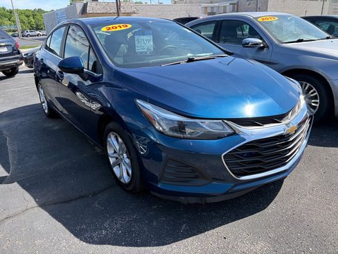 Used 2019 Chevrolet Cruze LT w/ Convenience Package FWD image 1