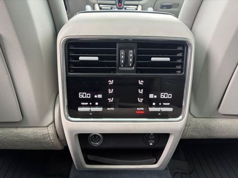 Used 2023 Porsche Cayenne AWD/4WD image 21